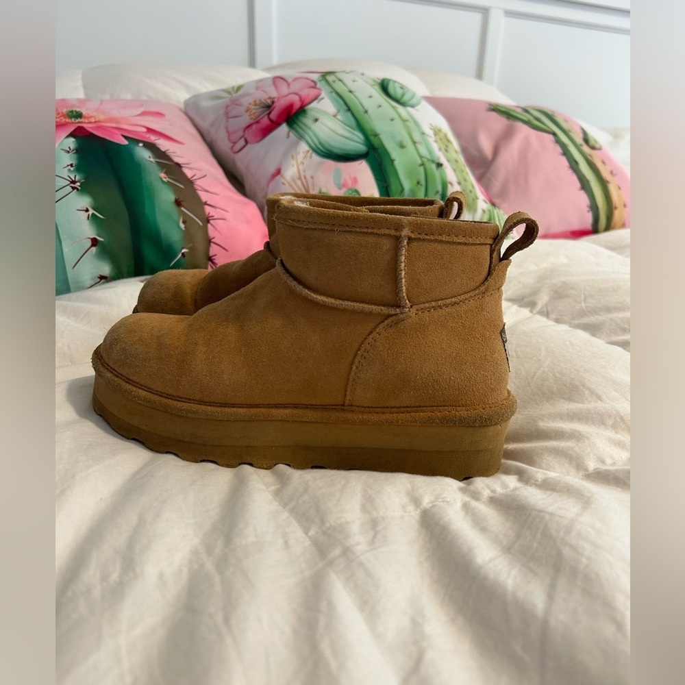 Platform Bearpaw sz 5 lined Tan Suede Ankle Boots, great tread, fit like 6-6.5